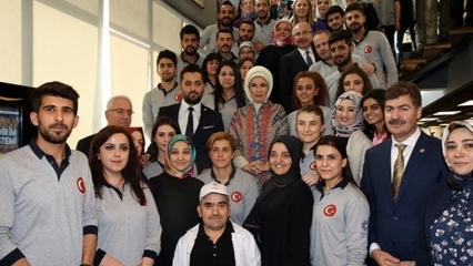Esimene leedi Erdoğan kohtub Mardinis noorte inimestega