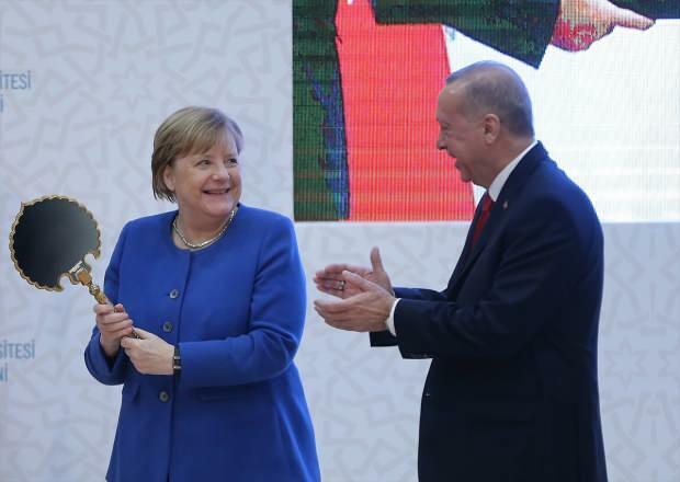 hetk, mil Angela Merkel sai president Erdoganilt kingituse 