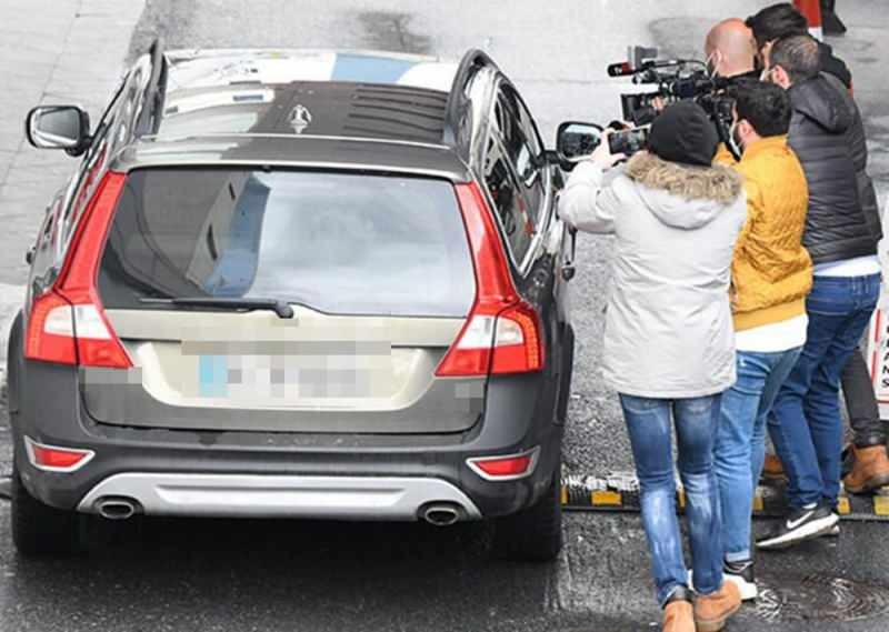 Tema autosse istunud Kenan imirzalıoğlu läks sealt minema.
