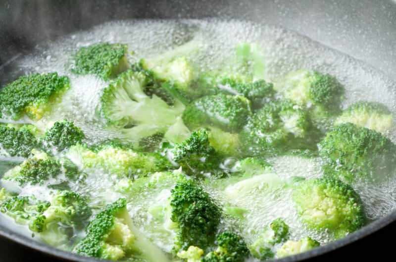 Kuidas ravida keedetud brokoli mahla? Brokkoli ravi
