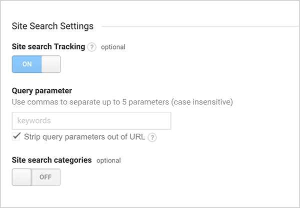 See on ekraanipilt Google Analyticsi saidiotsingu seadete valikutest. Saidiotsingu jälgimise valik on Sees. Seadetes on ka valikud päringu parameetri sisestamiseks ja saidiotsingu kategooriate sisse- või väljalülitamiseks.