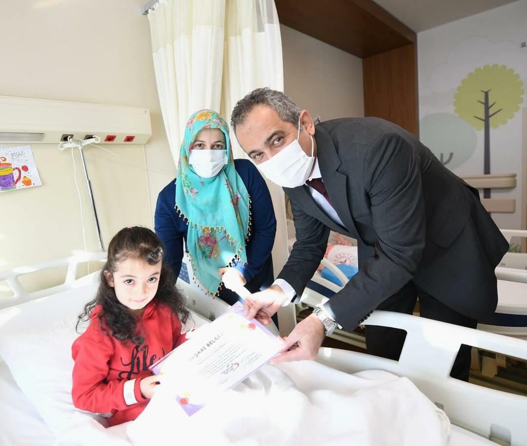 Emine Erdoğan edastas haiglas ravil olnud lastele oma paranemissoovid