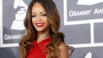Veebipõhine punaste huulepulkade ratsutamistund Rihannast