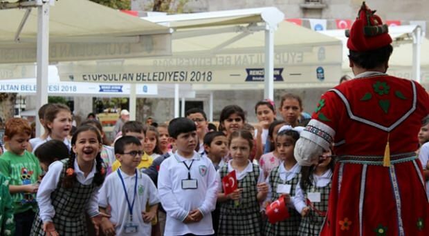 Lapsed alustasid kooli 500-aastase Ottomani traditsiooniga