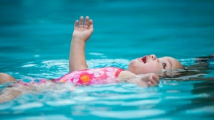 Kas beebid saavad ujuda basseinis või meres?