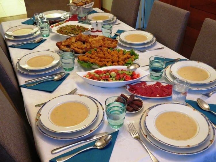 Ärge jätke kontrolli iftar-kutsetesse