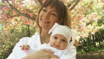 Uus poos värskelt emalt Özge Özderilt koos väikese tütrega! Eva Luna kogu tähelepanu ...