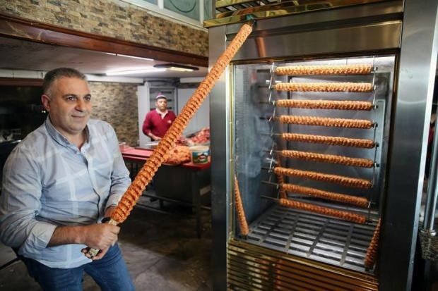 Uhiuus maitse Adanas! See Adana kebab saab pikemaks!