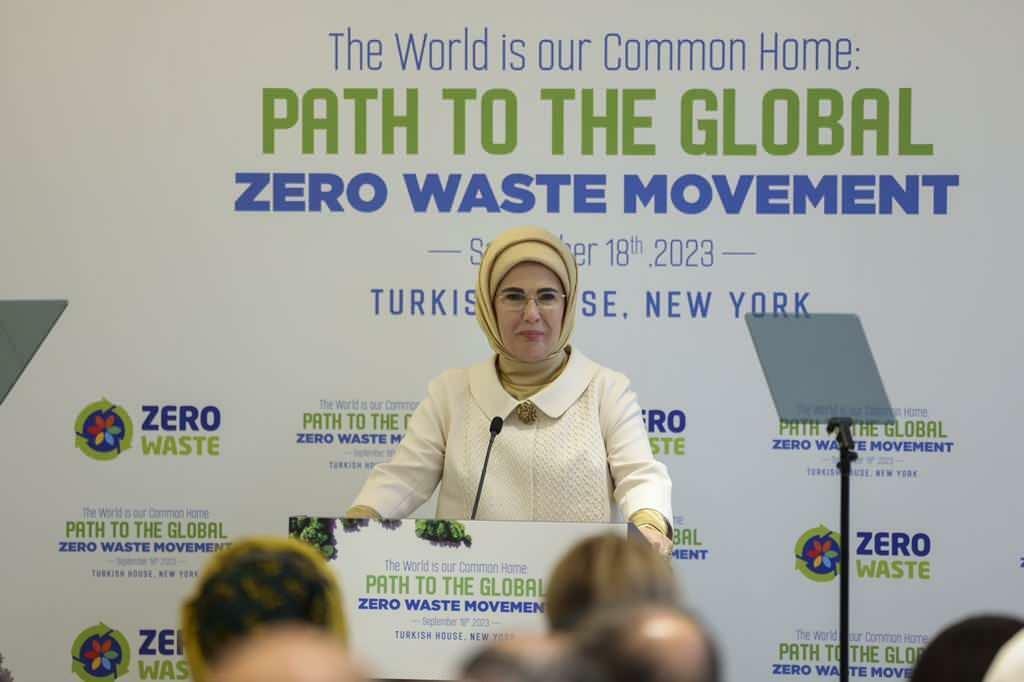 Emine Erdoğan Ülemaailmse jäätmevaba liikumise programmi sotsiaalmeedias jagamine