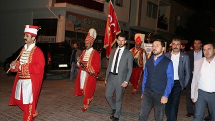 Nevşehiri linnapea tõstis inimesed mehteri meeskonnaga kokku