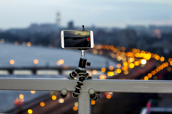 Joby GorillaPodi sari sisaldab paindlikke statiive nii nutitelefonidele kui kaameratele.
