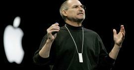 Apple'i asutaja Steve Jobsi sussid on oksjonil! Müüdud rekordhinnaga