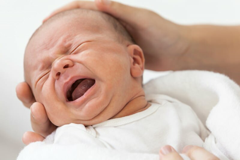 Kas on kahjulik imikute püsti ajamist raputada?