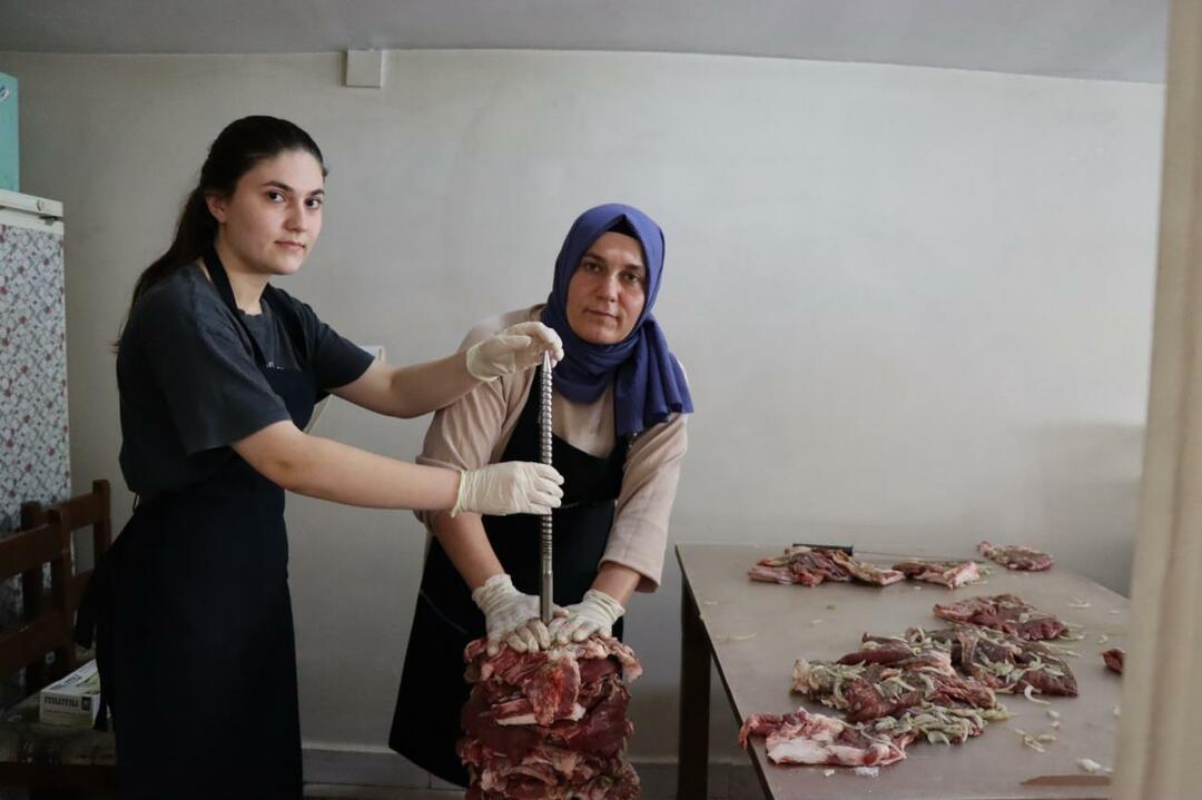Esimest korda emalt ja tütrelt Erzurumis! Nad peavad kebabipoodi