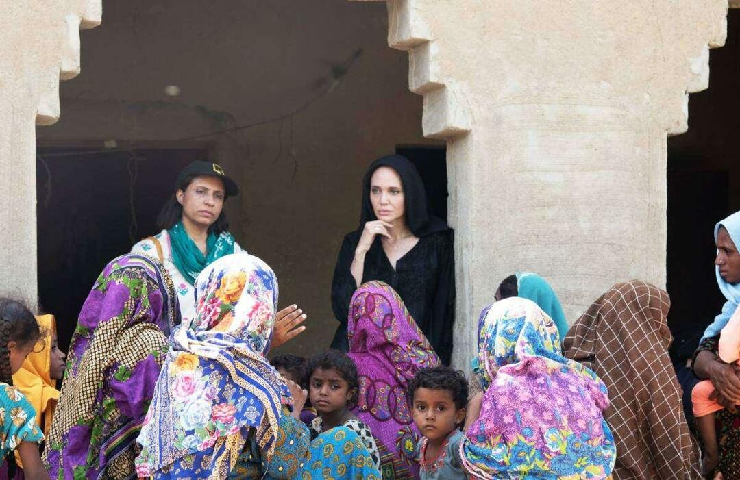  Angelina Jolie pöördus rahvusvahelise üldsuse poole palvega aidata Pakistani.