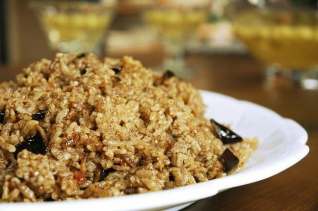 Kuidas valmistada maitsvat baklažaani riisi?
