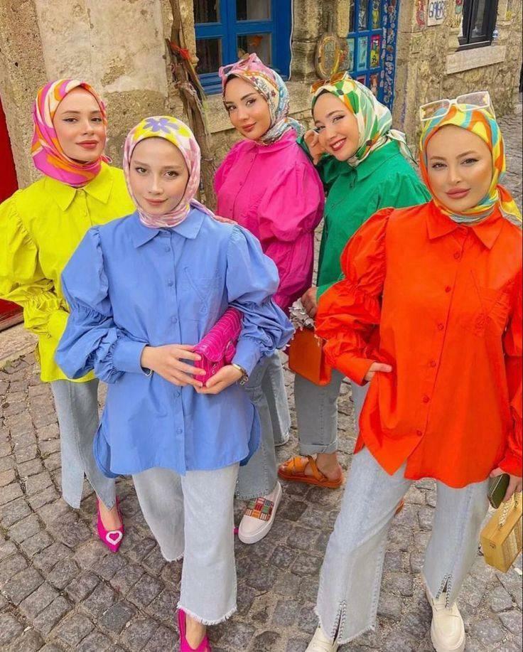 Hijabi kontrastsete värvide mood
