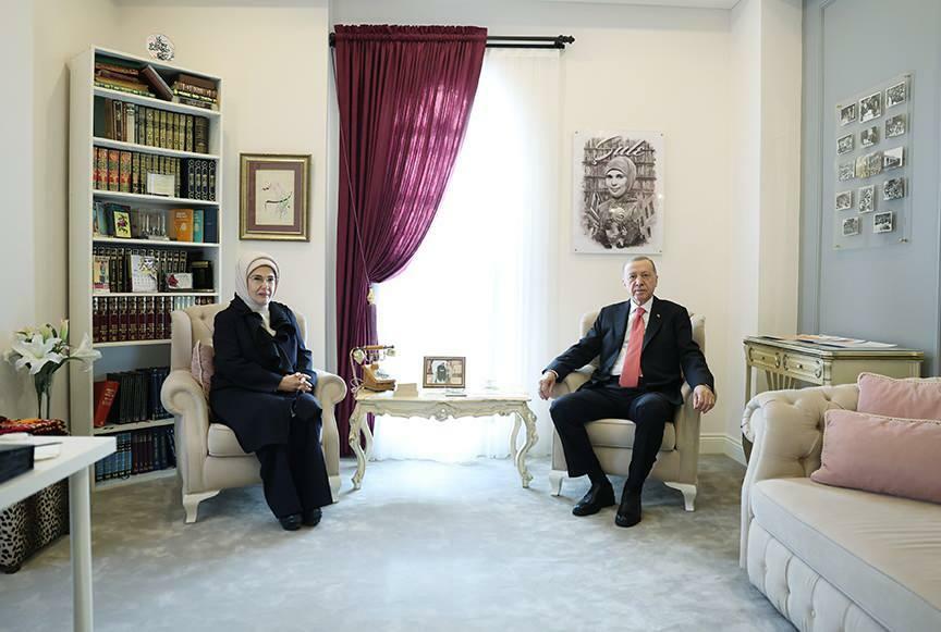 President Erdoğan ja Emine Erdoğan tegid ringkäigu Şule Yüksel Şenleri fondis