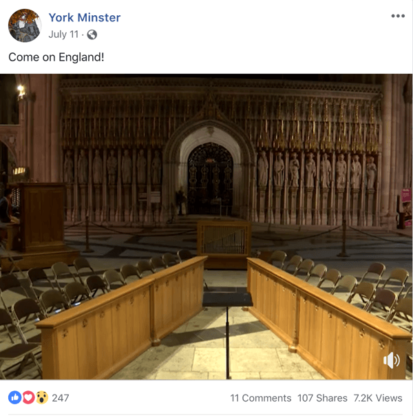 Näide päevakajalise teemaga Facebooki postitusest York Minsterilt.
