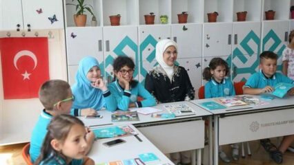 Esimene leedi Erdoğan külastas Maarifi koole