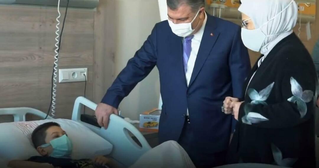 Emine Erdoğan külastas koos Fahrettin Kocaga vähihaigeid lapsi