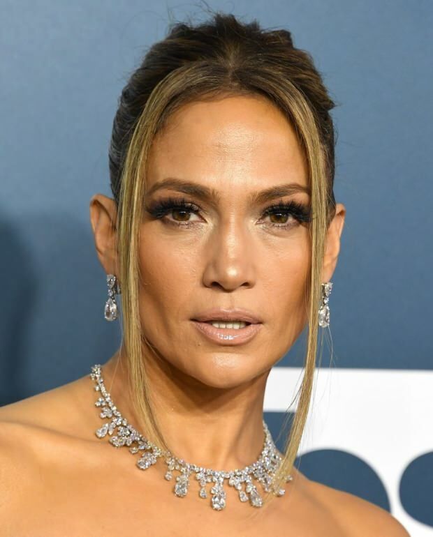Jennifer Lopez juhtis tähelepanu oma kaelakeega