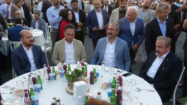 Bilal Erdoğan, justiitsminister Abdülhamit Gül ja parlamendi spiiker Mustafa Şentop