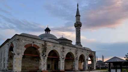 Kuhu ja kuidas minna Muradiye mošeesse? Türgi plaatide kunsti jälgi kandev meistriteos