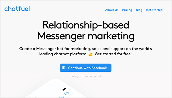 Chatfueli avalehel on ettevõtte nimi sinises kirjas vasakus ülanurgas. Parempoolses ülanurgas kuvatakse sinise tekstina ka järgmised navigeerimisvalikud: meie kohta, hinnakujundus, ajaveeb ja alustamine. Veebilehe ülaservas on mustas kirjas suur pealkiri „Suhtepõhine Messengeri turundus”. Pealkirja all, samuti musta tekstiga, on kaks lauset: „Looge Messengeri bot turunduse, müügi ja tugiteenuste jaoks maailma juhtival chatbotiplatvormil. Alustage tasuta. " Selle teksti all on sinine nupp, mis ütleb „Jätka Facebookiga”. Mary Kathryn Johnson märgib, et Chatfuel on rakendus, mille abil saate Messengeri botti luua.