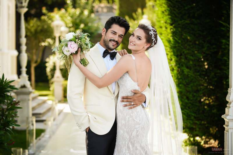 Burak Özçivit ja Fahriye Evcen abiellusid 2017. aastal