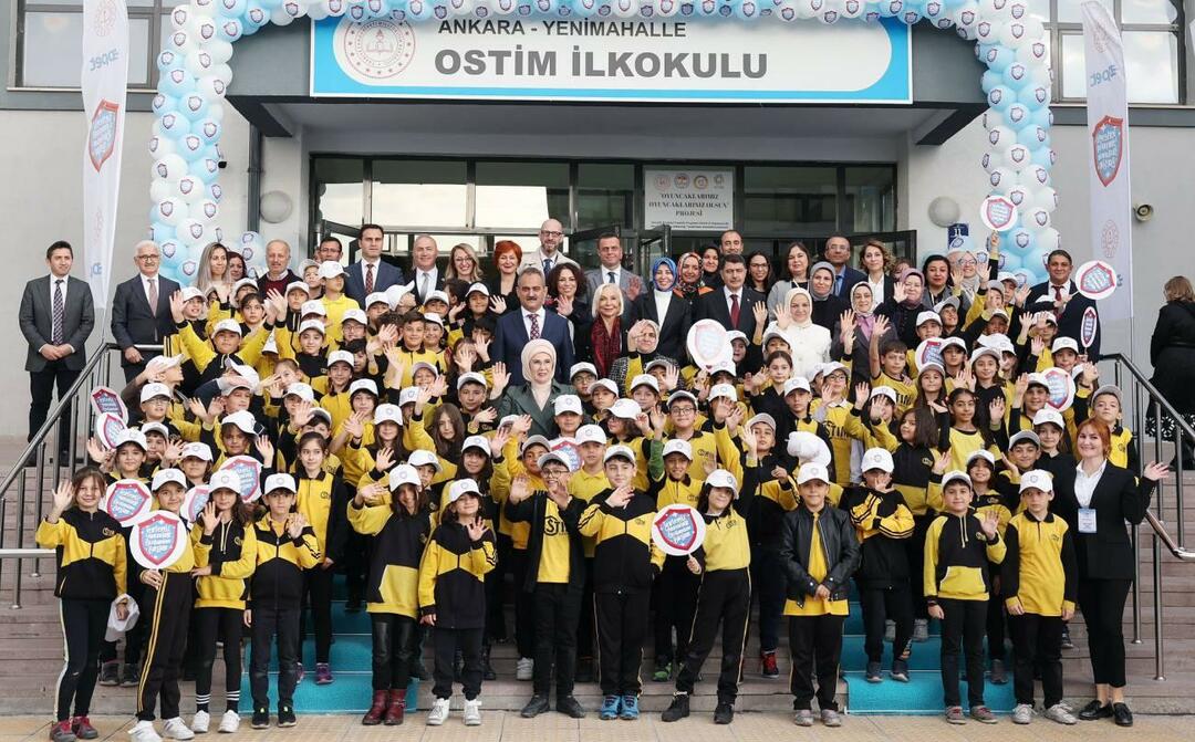 Emine Erdoğan külastas Ostimi algkooli