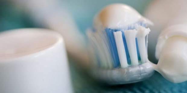 Vereplekkide eemaldamine hambapastaga