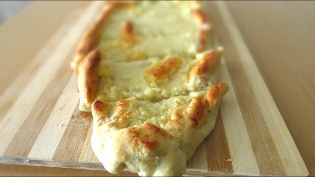 Kuidas valmistada Elazigi stiilis juustuleiva magustoitu?