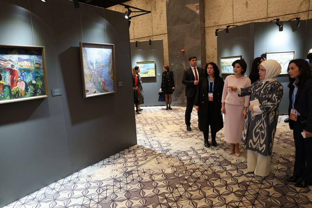 Emine Erdoğan külastas Samarkandis Usbekistani värvide näitust