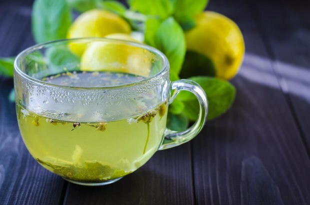 rohelise tee sidruni mineraalvee ravi