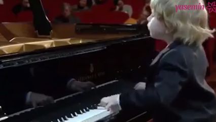 Hetk, mil väike pianist esinemise ajal kaob!