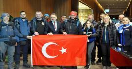 Välismaa otsingu- ja päästemeeskondade kiidusõnad türklastele: Nad magasid päevade kaupa tänaval!