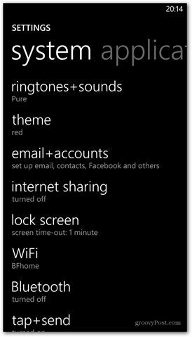 Windows Phone 8 kohandab lukustuskuva sätteid