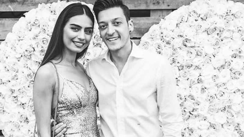 Amine Gülşe ja Mesut Özil abielluvad oma tütre Edaga Çeşme puhkusel