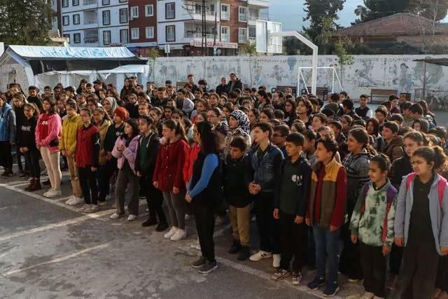 Hatay seitsmes linnaosas avati uuesti koolid