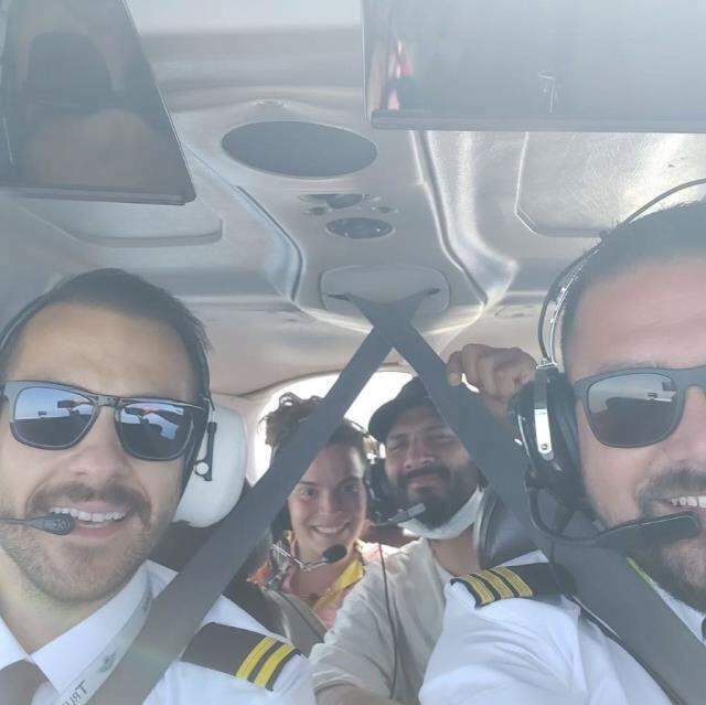 Piloot Ümit Erdim lendas oma esimesel reisil kuulsate nimedega! Oğuzhan Koç ja Demet Özdemir ...