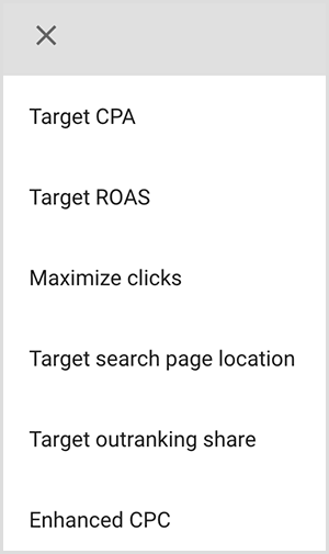 See on ekraanipilt Google Adsi sihtimisvalikute menüüst. Valikud on siht-CPA, reklaamikulude tasuvuse (ROAS) eesmärk, klikkide maksimeerimine, otsingulehe asukoha sihtimine, parema asetuse osakaal, tõhustatud CPC. Mike Rhodes ütleb, et Google Adsi nutikad sihtimisvalikud kasutavad tehisintellekti, et leida teie reklaami jaoks õige kavatsusega inimesi.