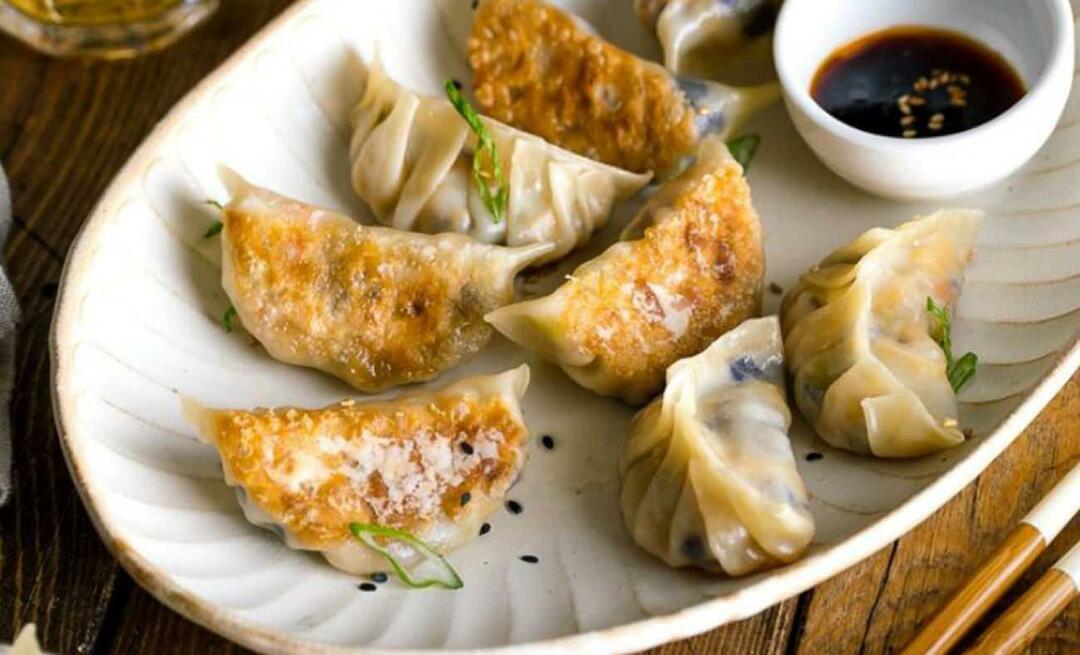 Kuidas teha gyozat Mis on Jaapani raviooli gyoza retsept? Siin on krõbedad ja mahlased ravioolid...