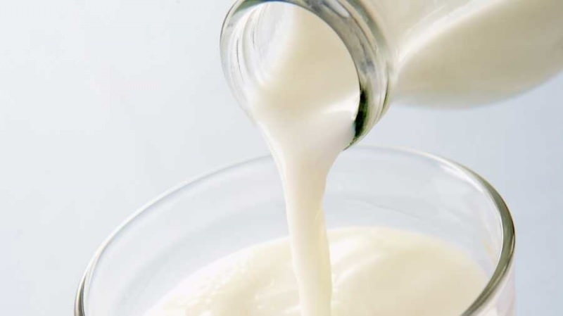 Mida tehakse selle vältimiseks piima valamise ajal? Piima valamise tehnika ilma piima pritsimata