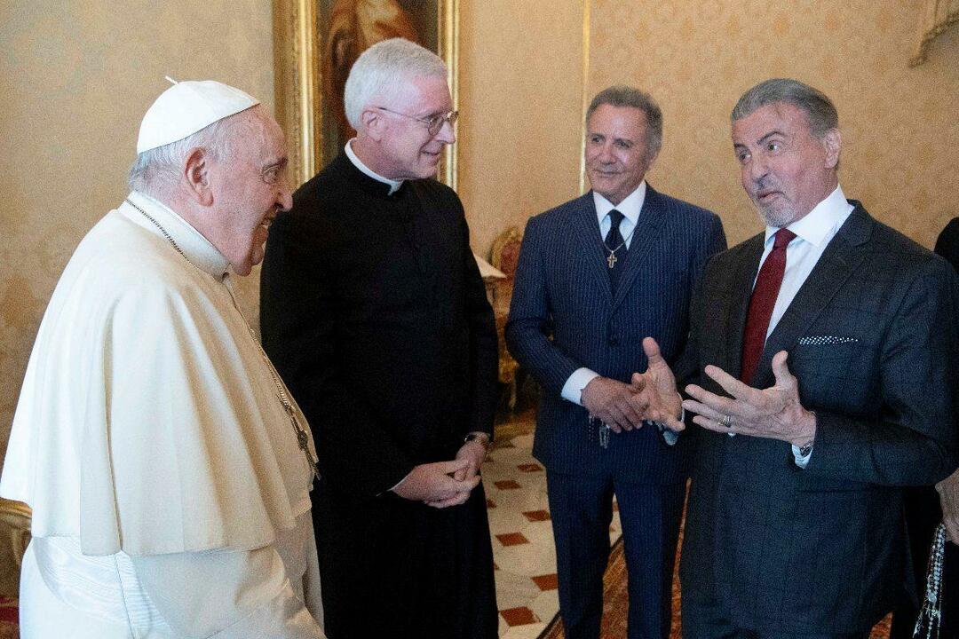 Sylvester Stallone külastas paavst Franciscust perega
