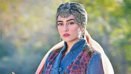Esra Bilgiç, kes mängib Diriliş Ertuğruli lemmikut Halime Sultanit, sai Pakistanis reklaami nägu