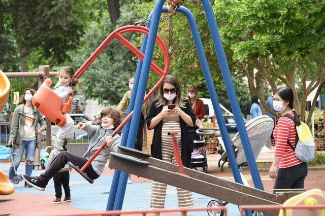 YAĞMUR SARIOĞLU, mis viib oma lapsed parki
