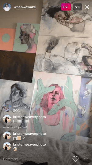Kunstniku profiil whenwewake kasutas Instagrami otseülekannet, et piiluda mõnda tema uut maali.