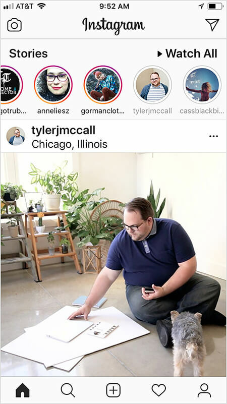 Tyler J. McCall on märganud, et Instagrami algoritm näib voos rohkem konto sisu kuvamist, kui vaatate konto Instagrami lugu või suhtlete sellega ja vastupidi. Kasutaja Instagrami avaekraanil kuvatakse Tyleri postitus pärast seda, kui kasutaja on tema lugu vaadanud. Instagrami voogpildil on näha, kuidas Tyler istub põrandal suurte valge paberilehe ja märkmikuga. Väike must ja tan koer on Tyleri poole. Taamal on palju rohelisi taimi redelitel.