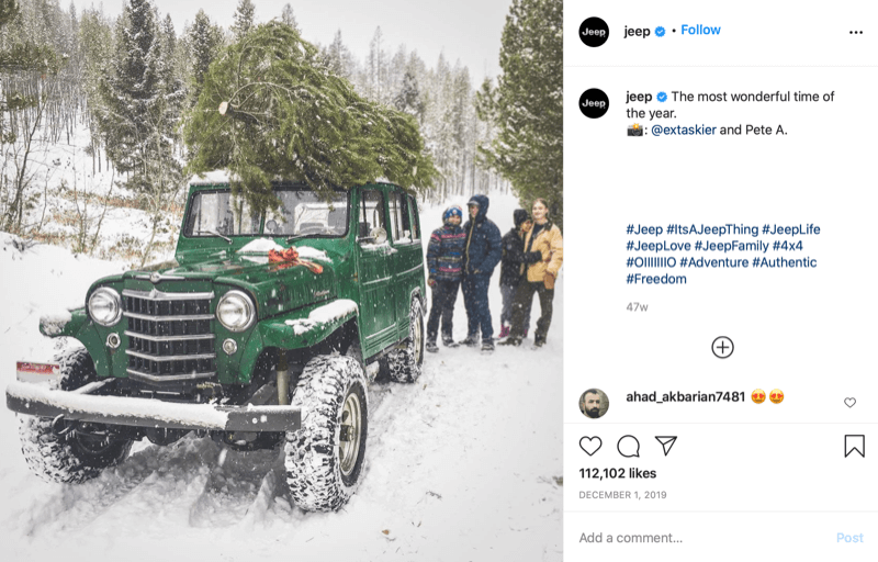 instagrami postitus @jeepist, kus on näha perekonda jõulupuu lõpus jahti pidamas, puu oma džiibi otsas, sügaval lumes ja puumaal